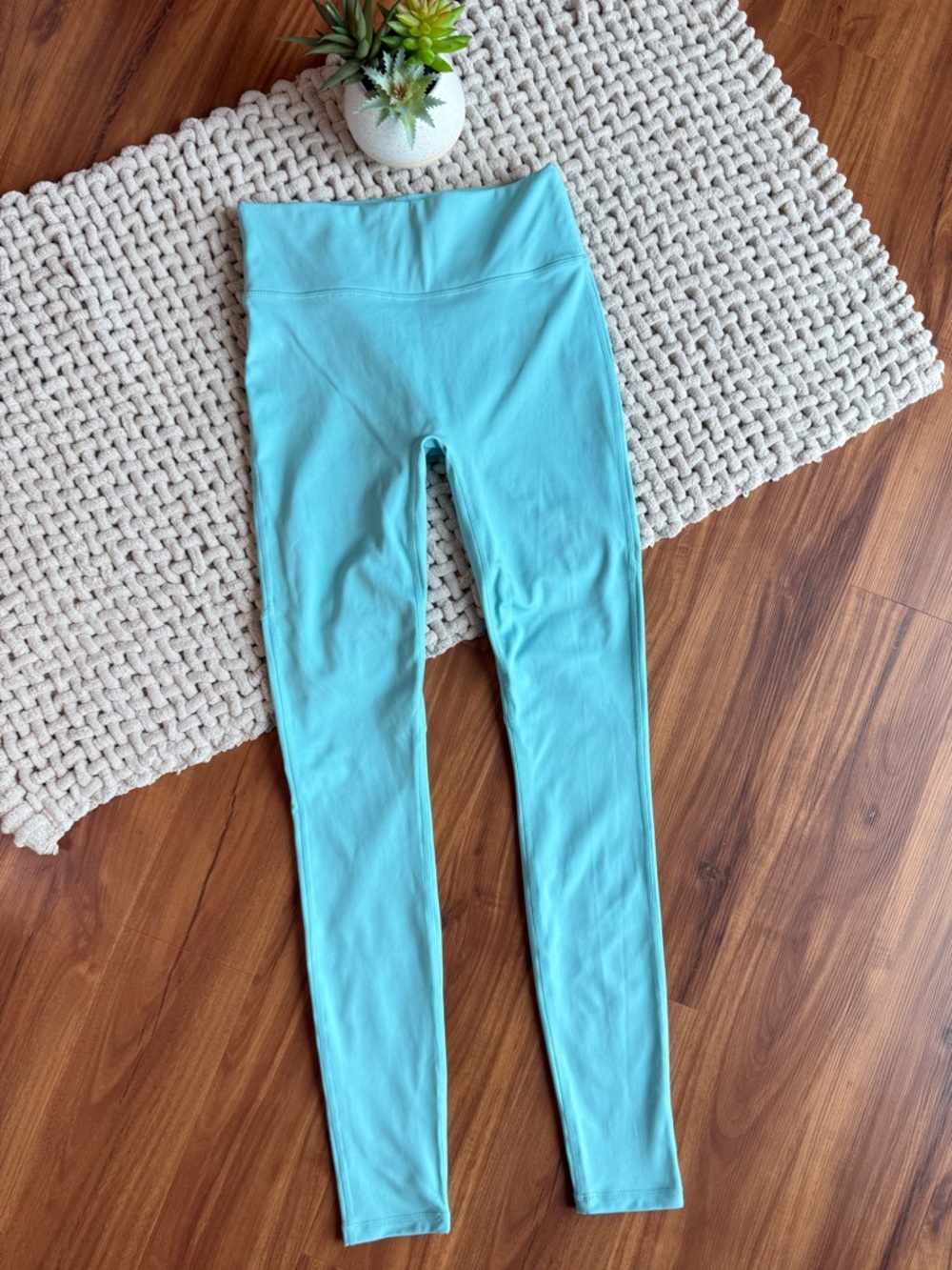 Fabletics | Anywhere Motion356® High Waisted No Front Seam Leggings Teal | Small